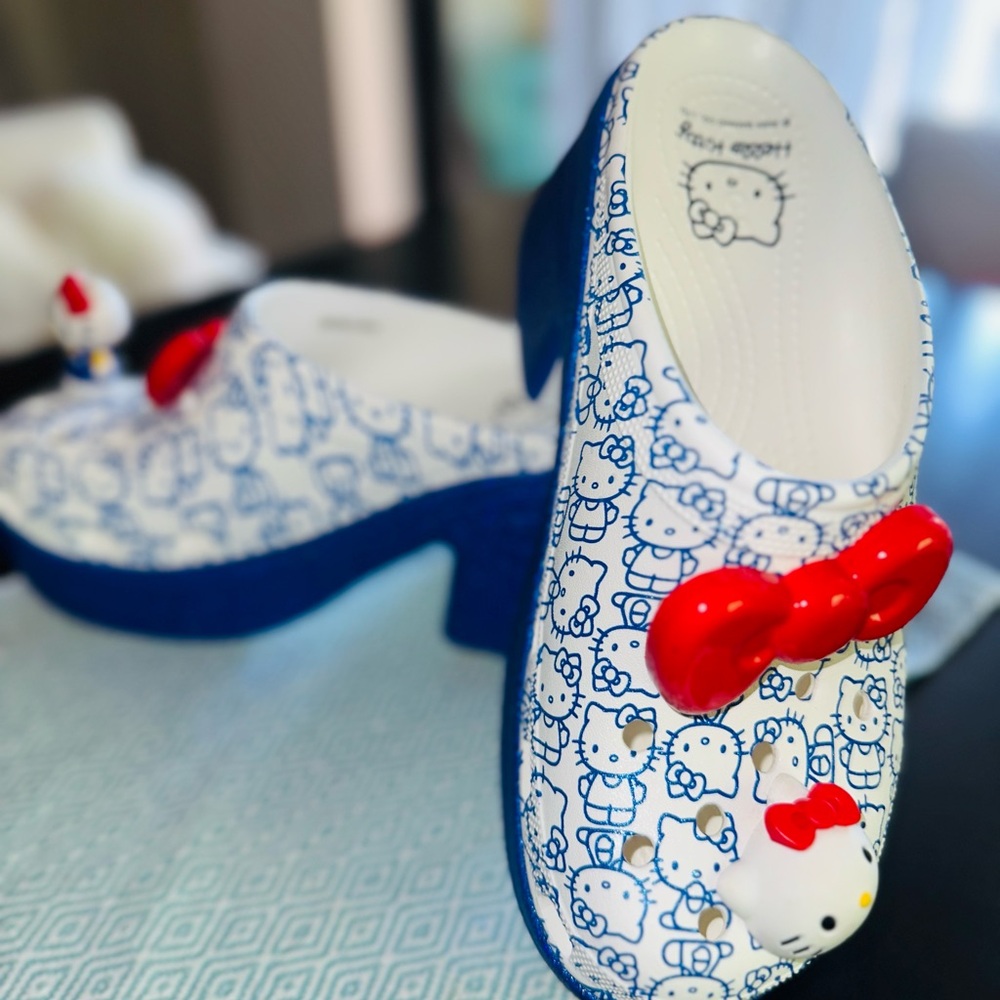 Unisex Crocs X Hello Kitty Sanrio Crocs Clog Blue White Sandals 9m/11w